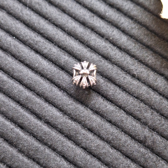 Pandora Charm - Crown - Picture 5 of 6